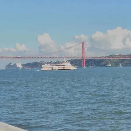 Daire Window To Ii *